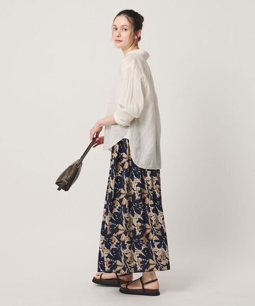 BEAUTY&YOUTH UNITED ARROWS(ビューティーアンドユースユナイテッドアローズ)の「【WEB限定】フラワープリント タックスカート ウォッシャブル(スカート・レディース・ネイビー/ケリーグリーン/オレンジ・M/S)」の2枚目の写真
