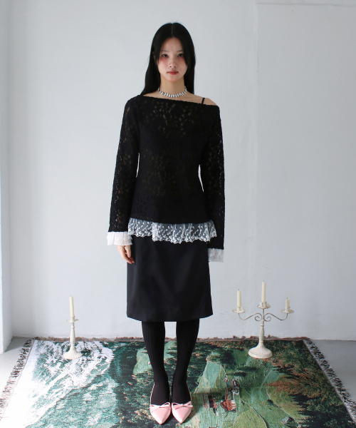 RUBATI(ルバティ)の「ソフィア ボートネック フリル レース ロングスリーブ Tシャツ_ブラック(Tシャツ/カットソー・レディース・その他・1/2)」の4枚目の写真