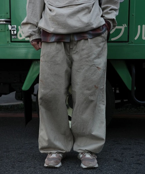 Anachronorm（アナクロノーム）の「【ANACHRONORM】DIRTWORK WIDE CHINO TROUSERS（チノパンツ・メンズ・ベージュ/グリーン・2/3）」の2枚目の写真