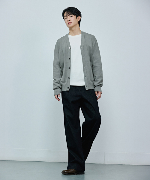 MINDBRIDGE（マインドブリッジ）の「[COUTURE]Vネックセミオーバーフィットカーディガン - 2カラー（カーディガン/ボレロ・メンズ・ミント/ブルー・95/100/105/110）」の4枚目の写真
