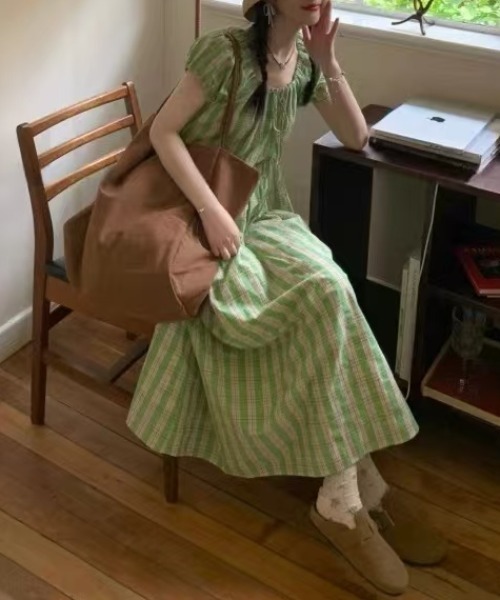 AMAJI(アマジ)の「チェックワンピース 半袖 パフスリーブ スクエアネック ギャザー ロング丈(ワンピース・レディース・ライトグリーン・X-LARGE/LARGE/MEDIUM/SMALL)」の3枚目の写真