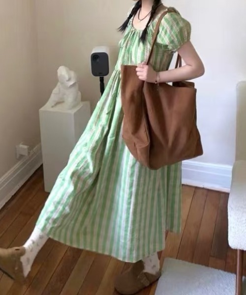 AMAJI(アマジ)の「チェックワンピース 半袖 パフスリーブ スクエアネック ギャザー ロング丈(ワンピース・レディース・ライトグリーン・X-LARGE/LARGE/MEDIUM/SMALL)」の4枚目の写真