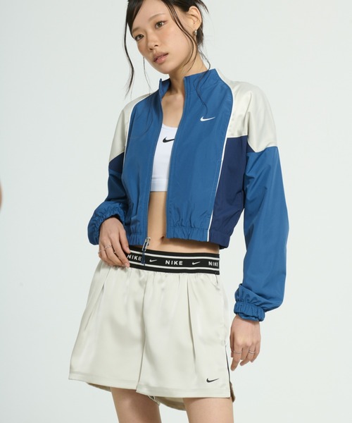 NIKE(ナイキ)の「《セットアップ対応商品》ナイキ スポーツウェア ウィメンズ ルーズ ミッドライズ サテンショートパンツ / Nike Sportswear Women's Loose Mid-Rise Satin Shorts IH1329-072 Light Bone(その他パンツ・レディース・オフホワイト・XS/S/M/L/XL)」の8枚目の写真