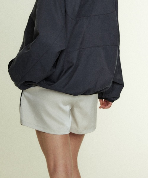 NIKE(ナイキ)の「《セットアップ対応商品》ナイキ スポーツウェア ウィメンズ ルーズ ミッドライズ サテンショートパンツ / Nike Sportswear Women's Loose Mid-Rise Satin Shorts IH1329-072 Light Bone(その他パンツ・レディース・オフホワイト・XS/S/M/L/XL)」の19枚目の写真