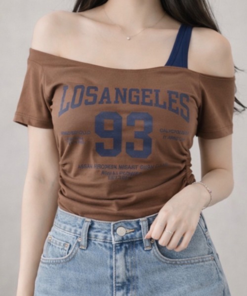Teem Store(チームストア)の「【カップ付き】英文字サイドギャザーワンショルタイトTシャツ(Tシャツ/カットソー・レディース・ネイビー/ブラウン/ホワイト/ブラック・F)」の3枚目の写真