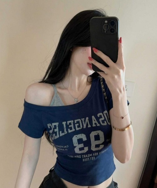 Teem Store(チームストア)の「【カップ付き】英文字サイドギャザーワンショルタイトTシャツ(Tシャツ/カットソー・レディース・ネイビー/ブラウン/ホワイト/ブラック・F)」の13枚目の写真