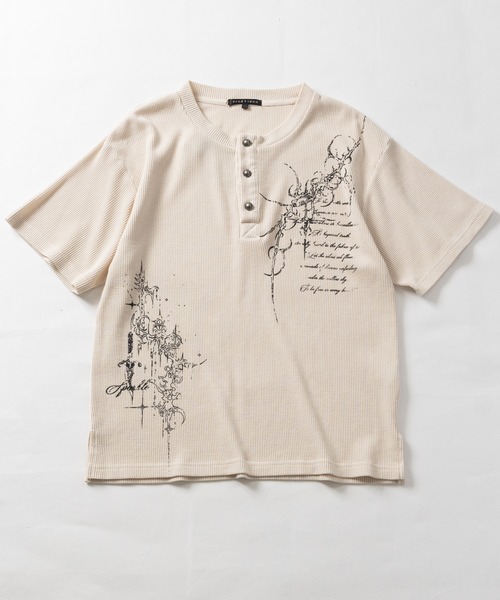 JOHN'S CLOSET(ジョンズクローゼット)の「【13】 カモフラ総柄/ピグメント加工 ワッフルヘンリーネックコンパクトTシャツ クロスロゴ/Y2Kデザイン(Tシャツ/カットソー・メンズ・カーキ系2/カーキ系1/レッド系2/グレー系2/ホワイト系2・LARGE/MEDIUM)」の17枚目の写真