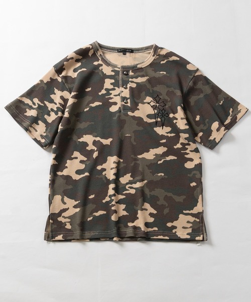 JOHN'S CLOSET(ジョンズクローゼット)の「【13】 カモフラ総柄/ピグメント加工 ワッフルヘンリーネックコンパクトTシャツ クロスロゴ/Y2Kデザイン(Tシャツ/カットソー・メンズ・カーキ系2/カーキ系1/レッド系2/グレー系2/ホワイト系2・LARGE/MEDIUM)」の21枚目の写真