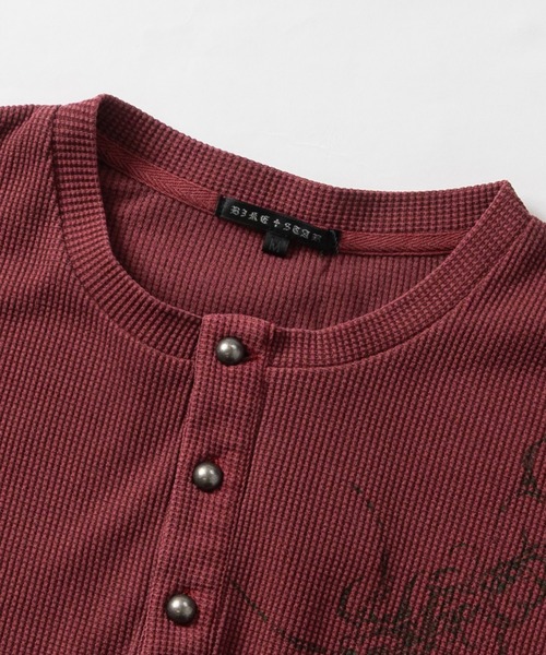JOHN'S CLOSET(ジョンズクローゼット)の「【13】 カモフラ総柄/ピグメント加工 ワッフルヘンリーネックコンパクトTシャツ クロスロゴ/Y2Kデザイン(Tシャツ/カットソー・メンズ・カーキ系2/カーキ系1/レッド系2/グレー系2/ホワイト系2・LARGE/MEDIUM)」の12枚目の写真