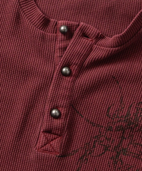 JOHN'S CLOSET(ジョンズクローゼット)の「【13】 カモフラ総柄/ピグメント加工 ワッフルヘンリーネックコンパクトTシャツ クロスロゴ/Y2Kデザイン(Tシャツ/カットソー・メンズ・カーキ系2/カーキ系1/レッド系2/グレー系2/ホワイト系2・LARGE/MEDIUM)」の13枚目の写真
