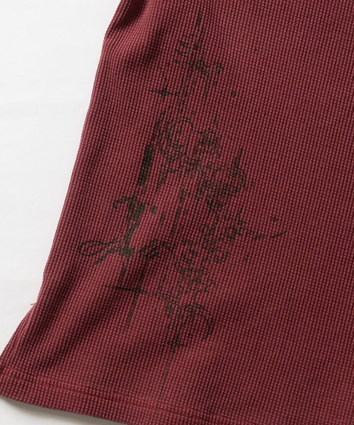 JOHN'S CLOSET(ジョンズクローゼット)の「【13】 カモフラ総柄/ピグメント加工 ワッフルヘンリーネックコンパクトTシャツ クロスロゴ/Y2Kデザイン(Tシャツ/カットソー・メンズ・カーキ系2/カーキ系1/レッド系2/グレー系2/ホワイト系2・LARGE/MEDIUM)」の15枚目の写真