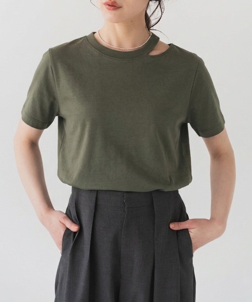 Nunc.（ヌンク）の「スリットネックTシャツ（Tシャツ/カットソー・レディース・カーキ/レッド/オフホワイト・FREE）」の2枚目の写真