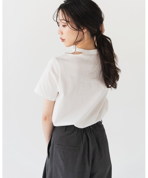 Nunc.（ヌンク）の「スリットネックTシャツ（Tシャツ/カットソー・レディース・カーキ/レッド/オフホワイト・FREE）」の4枚目の写真