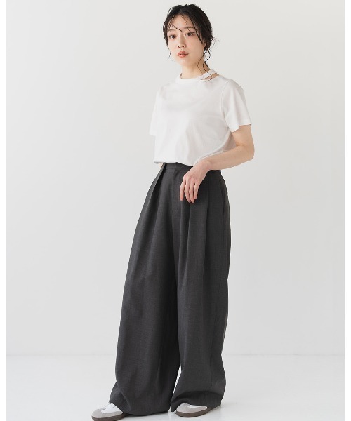 Nunc.（ヌンク）の「スリットネックTシャツ（Tシャツ/カットソー・レディース・カーキ/レッド/オフホワイト・FREE）」の5枚目の写真