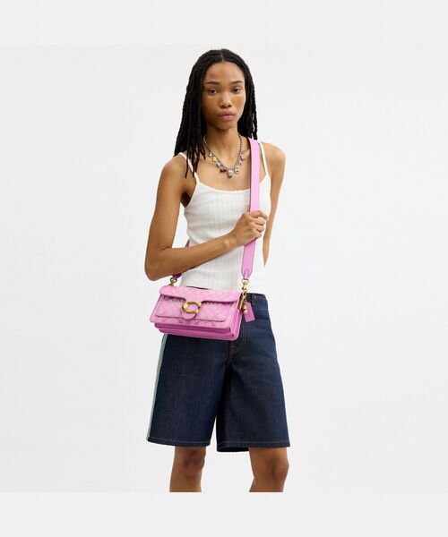 COACH(コーチ)の「【COACH | BRAIN DEAD】ソフト タビー ショルダー バッグ 26・シグネチャー ジャカード(ショルダーバッグ・レディース・ピンク系その他・ONE)」の2枚目の写真