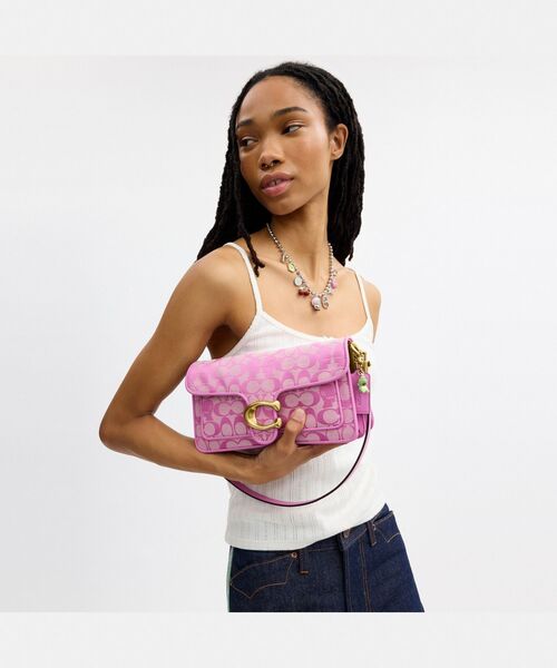 COACH(コーチ)の「【COACH | BRAIN DEAD】ソフト タビー ショルダー バッグ 26・シグネチャー ジャカード(ショルダーバッグ・レディース・ピンク系その他・ONE)」の4枚目の写真