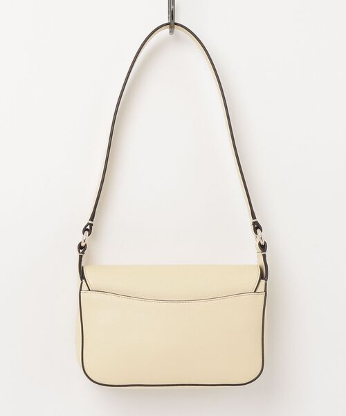 Guess（ゲス）の「RUBY Flap Shoulder Bag（ショルダーバッグ・レディース・ライトイエロー・ONE SIZE）」の4枚目の写真