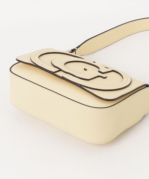 Guess（ゲス）の「RUBY Flap Shoulder Bag（ショルダーバッグ・レディース・ライトイエロー・ONE SIZE）」の5枚目の写真