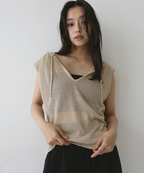 hellam(へラム)の「透かし編みフーディーノースリーブ(ニット/セーター・レディース・ブラウン/チャコール/グリーン/アイボリー・FREE)」の9枚目の写真