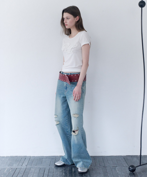 ROLAROLA(ロラロラ)の「VINTAGE LOW DENIM PANTS LIGHT BLUE(デニムパンツ・レディース・ライトブルー・SMALL/MEDIUM)」の2枚目の写真