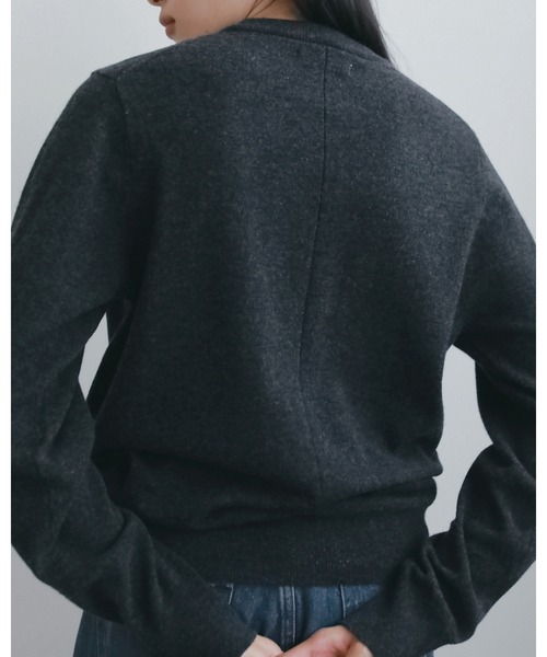 anuke(アンヌーク)の「Wool100% Crewneck Knit(ニット/セーター・レディース・ライトグリーン/チャコールグレー/ブラック・FREE)」の5枚目の写真