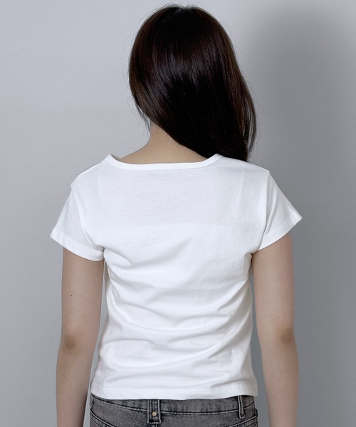 FOLLOWIN（フォロウィン）の「BAD HABITS ロゴコンパクトTシャツ（Tシャツ/カットソー・レディース・チャコールグレー/ホワイト/ブラック・FREE）」の7枚目の写真