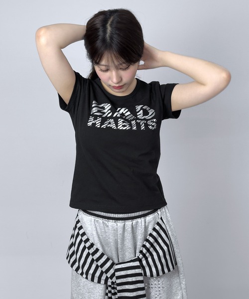FOLLOWIN（フォロウィン）の「BAD HABITS ロゴコンパクトTシャツ（Tシャツ/カットソー・レディース・チャコールグレー/ホワイト/ブラック・FREE）」の13枚目の写真