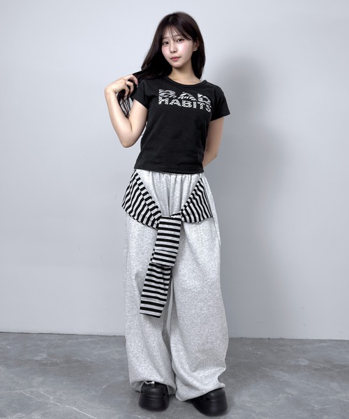 FOLLOWIN（フォロウィン）の「BAD HABITS ロゴコンパクトTシャツ（Tシャツ/カットソー・レディース・チャコールグレー/ホワイト/ブラック・FREE）」の18枚目の写真