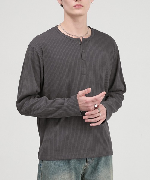 CIYOT（シヨウト）の「【CIYOT】テレコリブ コンパクトフィット ヘンリーネック長袖Tシャツ（Tシャツ/カットソー・メンズ・ブラック/チャコール/ダークブラウン/ホワイト/レッド・S/M/L）」の3枚目の写真