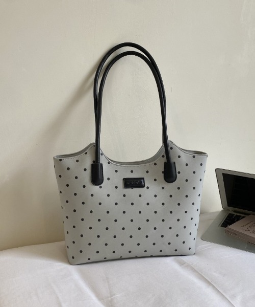 Ritzy(リッツィー)の「3 色展開 ドット柄トートバッグ(飾り物無し)(ショルダーバッグ・レディース・ベージュ/グレー/ブラック・FREE)」の5枚目の写真