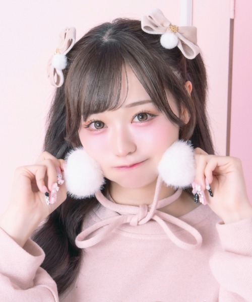 LAFARY（ラファリー）の「ロゴベロアミニリボン（バレッタ/ヘアクリップ・レディース・ベージュ/ブラック/ピンク/アイボリー/ホワイト・FREE）」の5枚目の写真