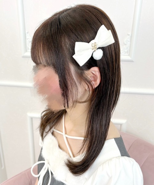 LAFARY（ラファリー）の「ロゴベロアミニリボン（バレッタ/ヘアクリップ・レディース・ベージュ/ブラック/ピンク/アイボリー/ホワイト・FREE）」の3枚目の写真