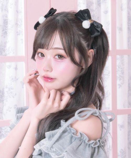 LAFARY（ラファリー）の「ロゴベロアミニリボン（バレッタ/ヘアクリップ・レディース・ベージュ/ブラック/ピンク/アイボリー/ホワイト・FREE）」の4枚目の写真