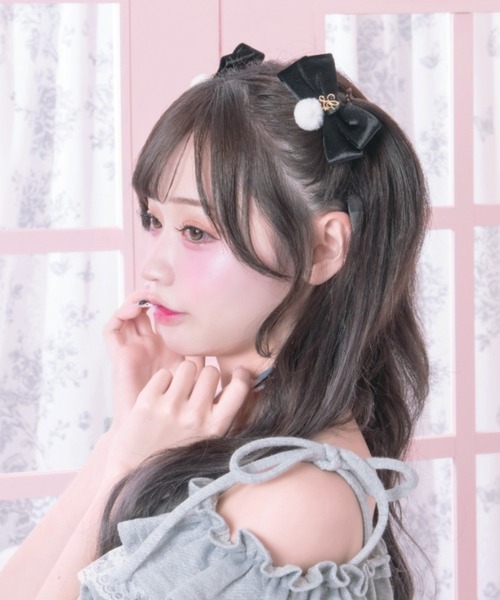 LAFARY（ラファリー）の「ロゴベロアミニリボン（バレッタ/ヘアクリップ・レディース・ベージュ/ブラック/ピンク/アイボリー/ホワイト・FREE）」の15枚目の写真