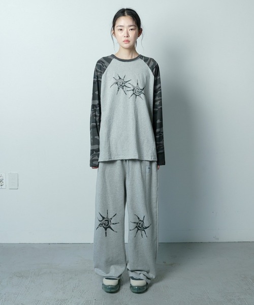COIRIS(コイリス)の「COIRIS/ラグランカモフラロングスリーブ(Tシャツ/カットソー・レディース・グレー・FREE)」の2枚目の写真