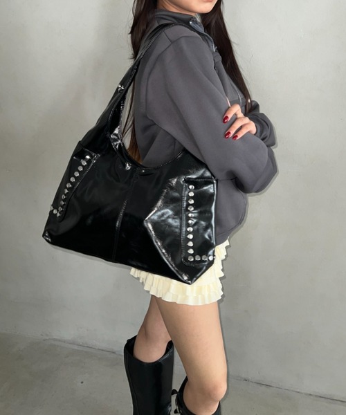 Bamm(バム)の「サイドスタッズポケットワンハンドルショルダーバッグ(ショルダーバッグ・レディース・ブラウン/ブラック/アイボリー・FREE)」の10枚目の写真