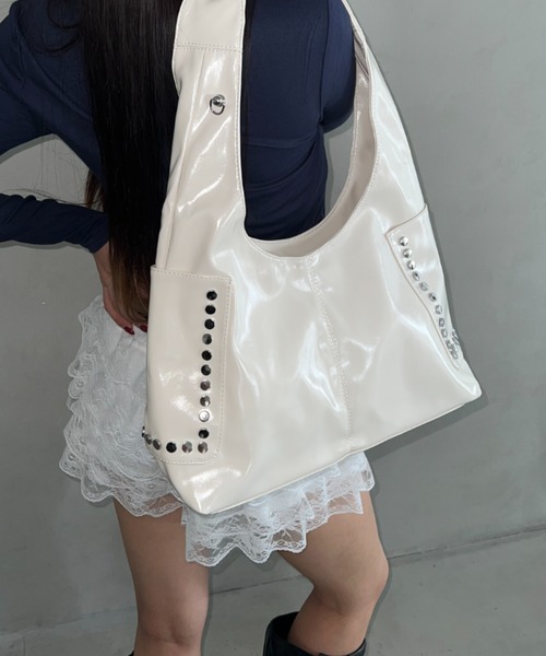 Bamm(バム)の「サイドスタッズポケットワンハンドルショルダーバッグ(ショルダーバッグ・レディース・ブラウン/ブラック/アイボリー・FREE)」の5枚目の写真