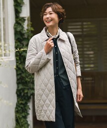 J.PRESS（ジェイプレス）の「【WEB限定カラーあり】コンパクトタフタキルティング ステンカラー ロング コート（ステンカラーコート）」