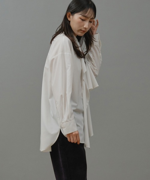 Nunc.（ヌンク）の「アシンメトリードレープシャツ（シャツ/ブラウス・レディース・オフホワイト/ブラウン系その他/ベージュ/ブルー系その他/ブルー・FREE）」の7枚目の写真