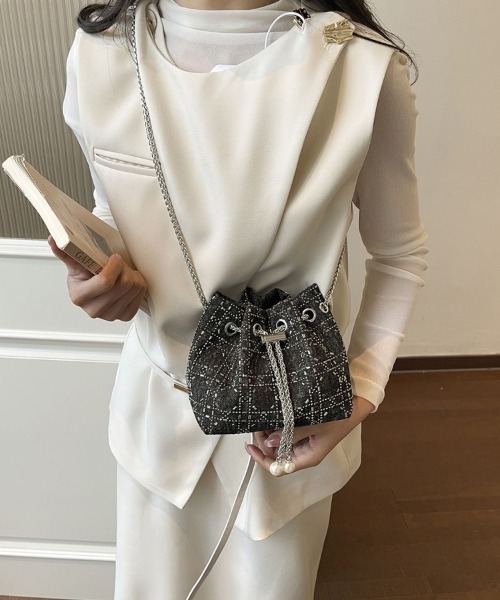 Beststore(ベストストア)の「【キラキラビジュー】デニム 巾着 チェーンショルダーバッグ パールチャーム付き(ショルダーバッグ・レディース・インディゴブルー/ライトブルー/ブラック・FREE)」の4枚目の写真