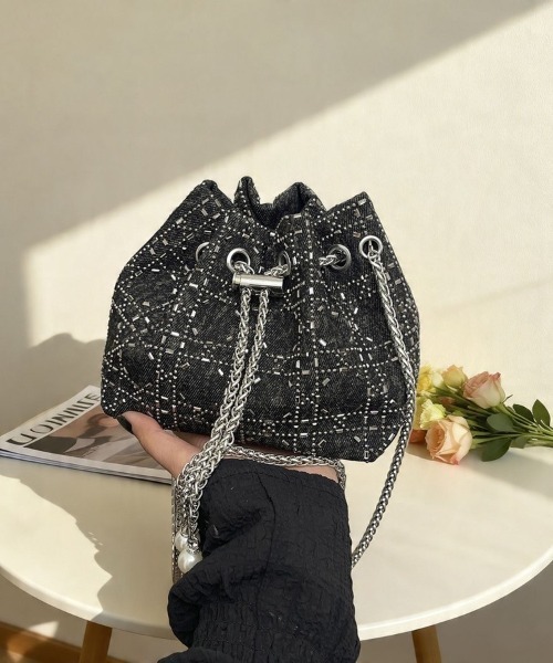 Beststore(ベストストア)の「【キラキラビジュー】デニム 巾着 チェーンショルダーバッグ パールチャーム付き(ショルダーバッグ・レディース・インディゴブルー/ライトブルー/ブラック・FREE)」の6枚目の写真