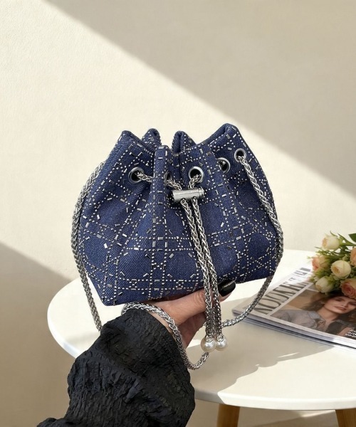Beststore(ベストストア)の「【キラキラビジュー】デニム 巾着 チェーンショルダーバッグ パールチャーム付き(ショルダーバッグ・レディース・インディゴブルー/ライトブルー/ブラック・FREE)」の7枚目の写真