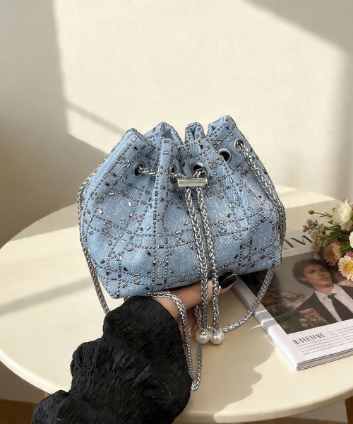Beststore(ベストストア)の「【キラキラビジュー】デニム 巾着 チェーンショルダーバッグ パールチャーム付き(ショルダーバッグ・レディース・インディゴブルー/ライトブルー/ブラック・FREE)」の9枚目の写真