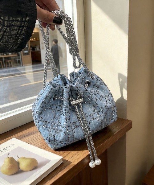 Beststore(ベストストア)の「【キラキラビジュー】デニム 巾着 チェーンショルダーバッグ パールチャーム付き(ショルダーバッグ・レディース・インディゴブルー/ライトブルー/ブラック・FREE)」の10枚目の写真