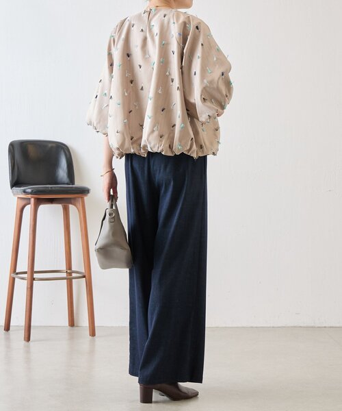 BEARDSLEY(ビアズリー)の「《ZOZO先行予約開始》フェザー刺繍バルーンブラウス(シャツ/ブラウス・レディース・ネイビー/ベージュ・FREE)」の5枚目の写真