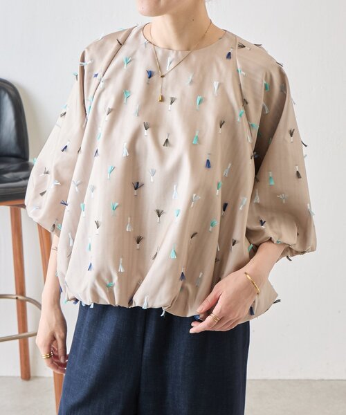 BEARDSLEY(ビアズリー)の「《ZOZO先行予約開始》フェザー刺繍バルーンブラウス(シャツ/ブラウス・レディース・ネイビー/ベージュ・FREE)」の7枚目の写真