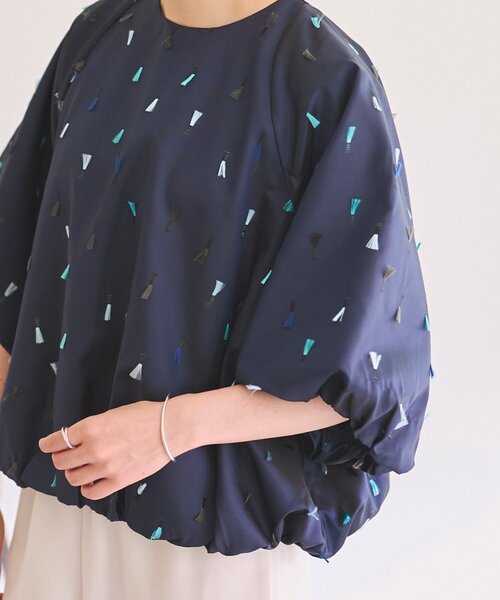 BEARDSLEY(ビアズリー)の「《ZOZO先行予約開始》フェザー刺繍バルーンブラウス(シャツ/ブラウス・レディース・ネイビー/ベージュ・FREE)」の12枚目の写真