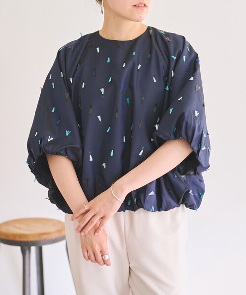 BEARDSLEY(ビアズリー)の「《ZOZO先行予約開始》フェザー刺繍バルーンブラウス(シャツ/ブラウス・レディース・ネイビー/ベージュ・FREE)」の14枚目の写真