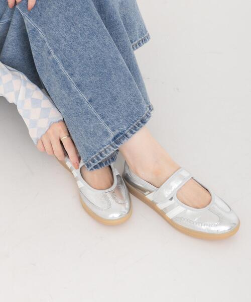 URBAN RESEARCH(アーバンリサーチ)の「adidas SAMBA JANE W(スニーカー・レディース・シルバー・23.5/25/23/24.5/24)」の1枚目の写真