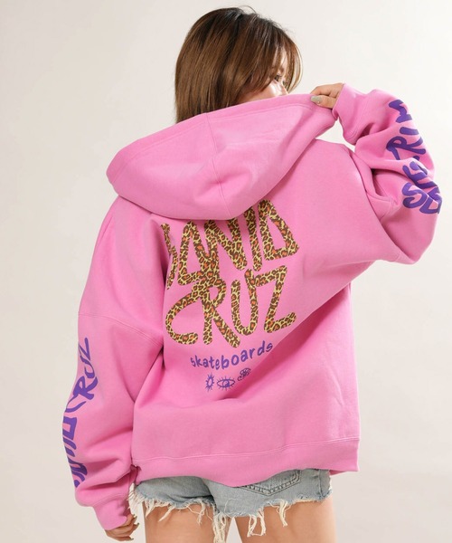 SANTA CRUZ(サンタクルーズ)の「【ムラサキスポーツ限定】SANTACRUZ/サンタクルーズ ジップアップ パーカー フーディー ロゴ レオパード柄 バックプリント 裏起毛 502264331(パーカー・レディース・ピンク/ブラック・L/M)」の2枚目の写真